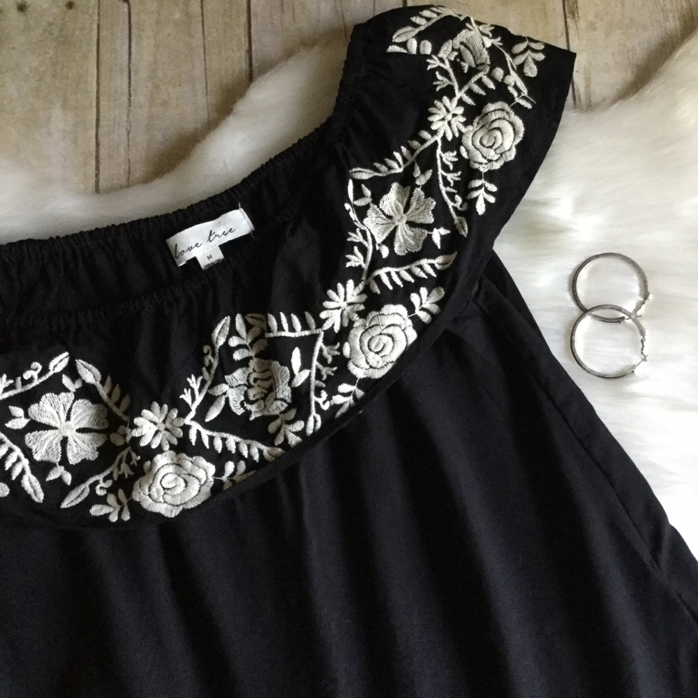 Love Tree Black & Ivory Ruffle Embroidered Top - Picture 4 of 9